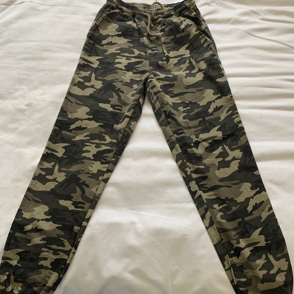 Princess Polly Cameron Pants Camo size 2 new w/tags